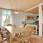 度假居 Historisches Strandanwesen Mit Meerblick By Interhome 尼堡