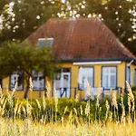 Historisches Strandanwesen Mit Meerblick By Interhome *