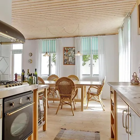 Historisches Strandanwesen Mit Meerblick By Interhome Σπίτι διακοπών *
